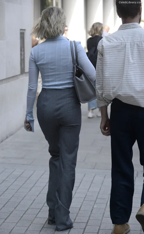 Saoirse Ronan photo 4 of 406