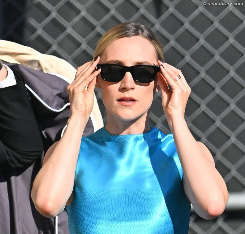 Saoirse Ronan photo 5 of 406