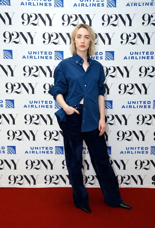 Saoirse Ronan photo 1 of 406
