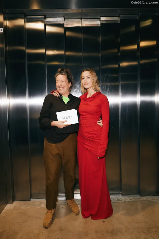 Saoirse Ronan photo 4 of 406