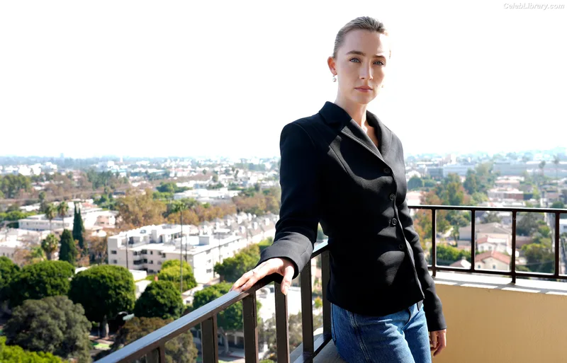 Saoirse Ronan photo 5 of 406