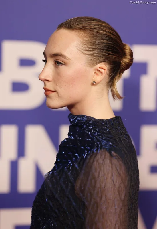 Saoirse Ronan photo 7 of 406