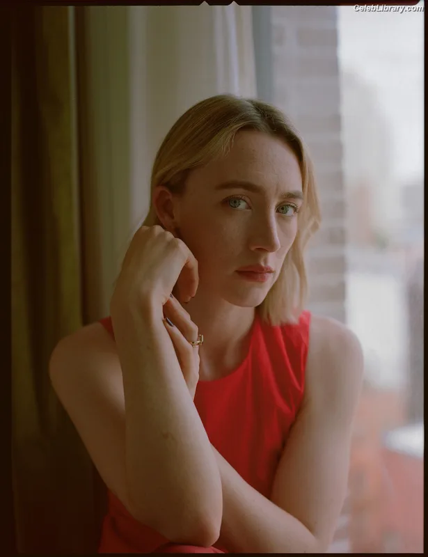 Saoirse Ronan photo 11 of 406