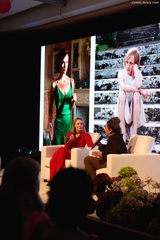 Saoirse Ronan photo 14 of 406