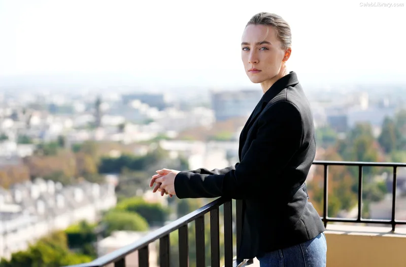 Saoirse Ronan photo 16 of 406