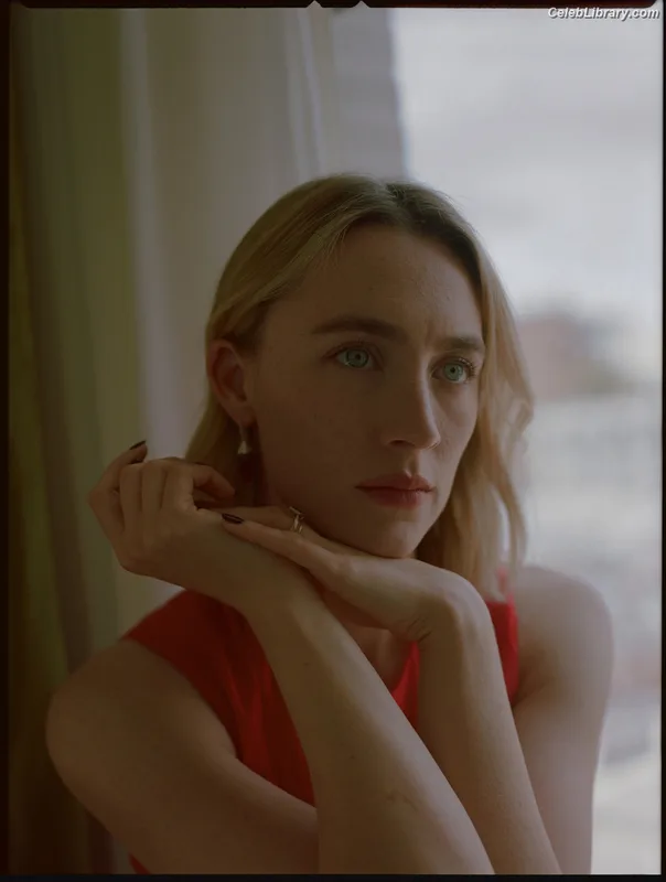 Saoirse Ronan photo 22 of 406