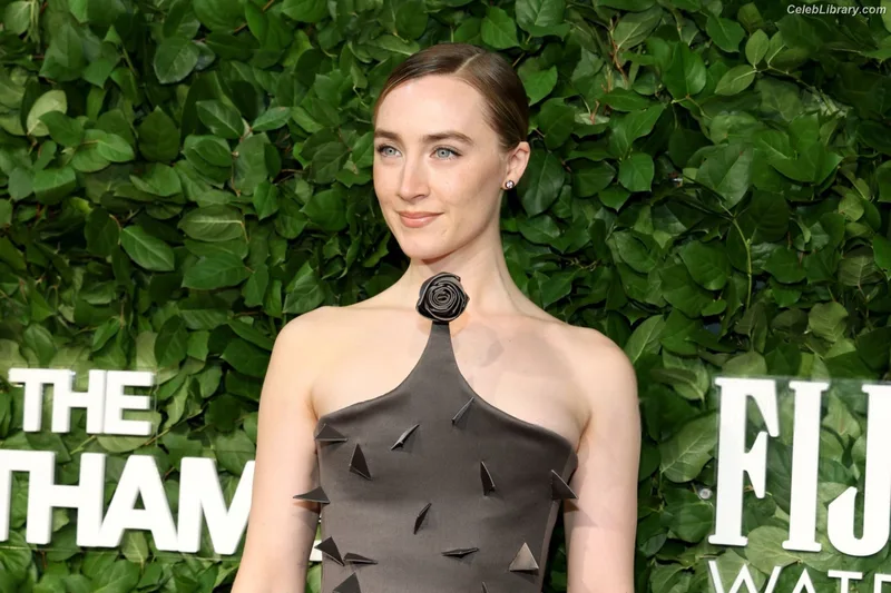Saoirse Ronan photo 24 of 406