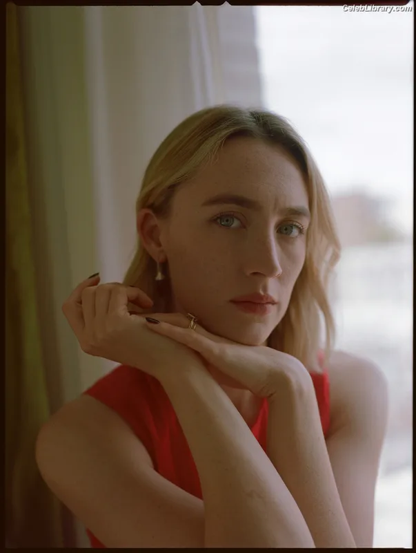 Saoirse Ronan photo 2 of 406