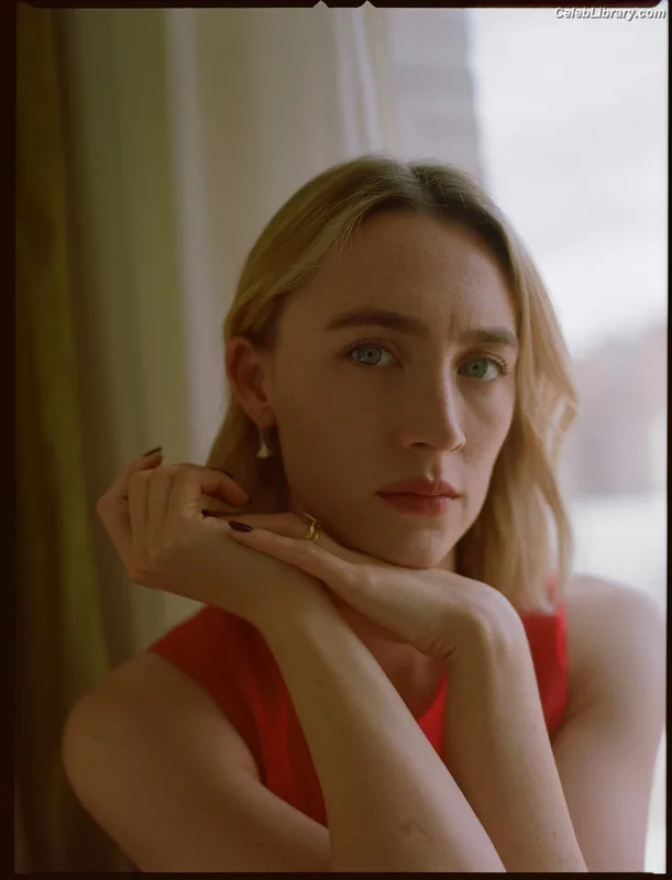 Saoirse Ronan photo 5 of 406