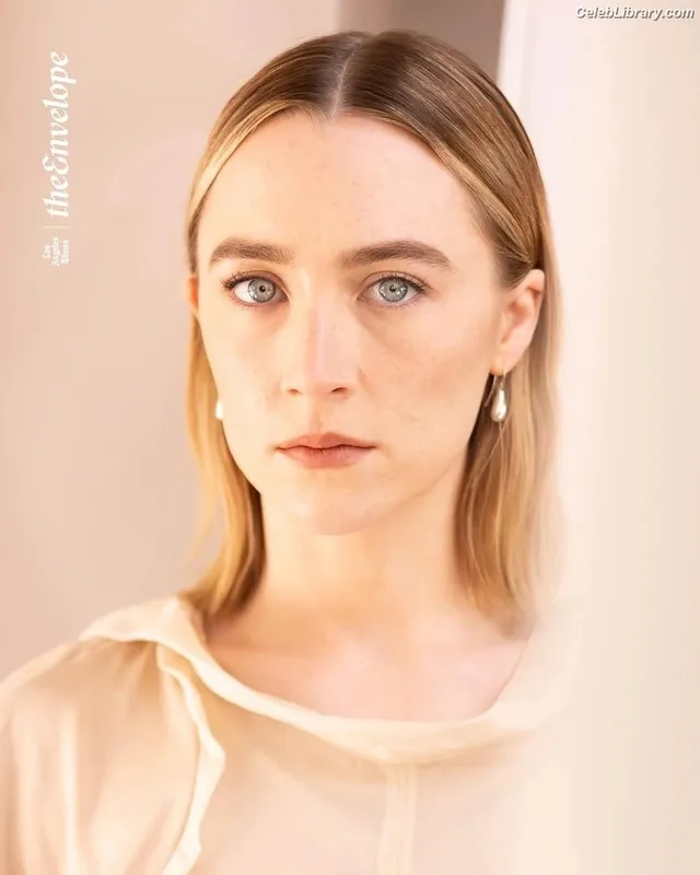 Saoirse Ronan photo 9 of 406