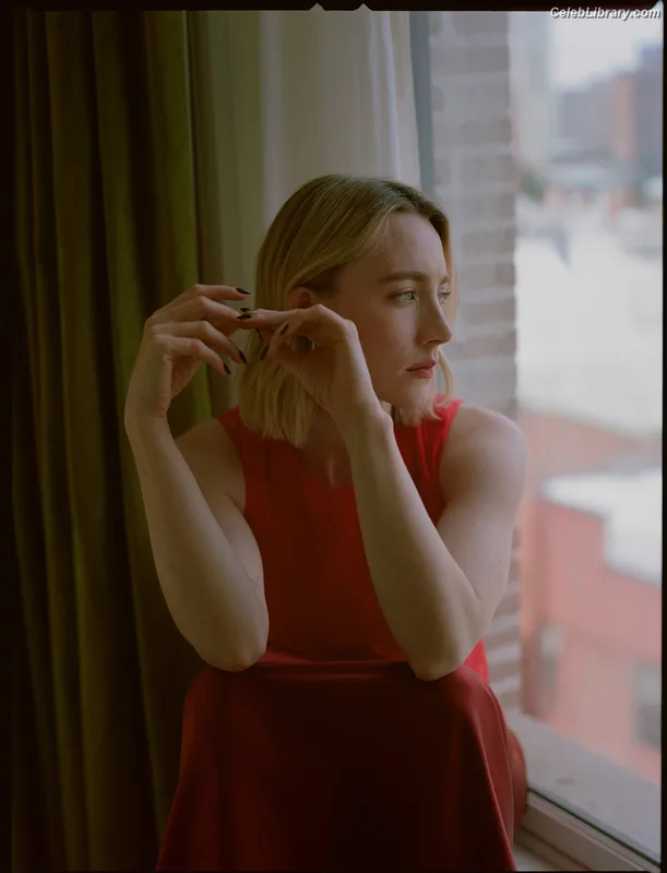 Saoirse Ronan photo 10 of 406