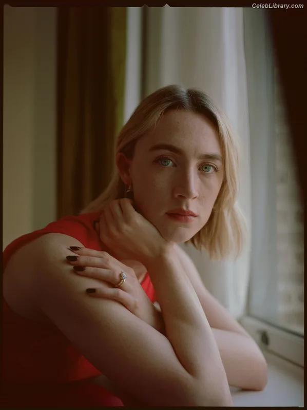 Saoirse Ronan photo 12 of 406