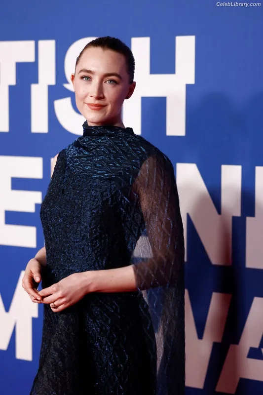 Saoirse Ronan photo 13 of 406