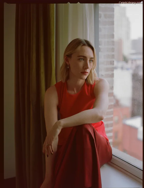 Saoirse Ronan photo 18 of 406