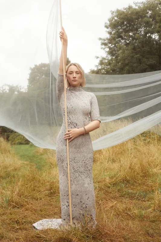 Saoirse Ronan photo 19 of 406