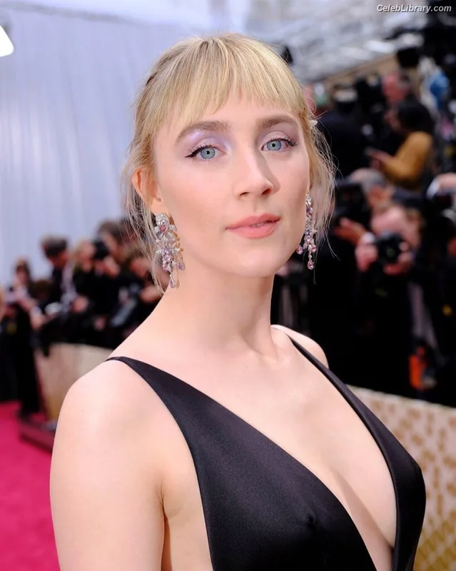 Saoirse Ronan photo 4 of 406