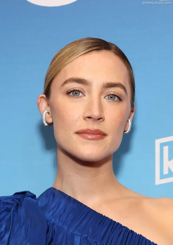 Saoirse Ronan photo 7 of 406