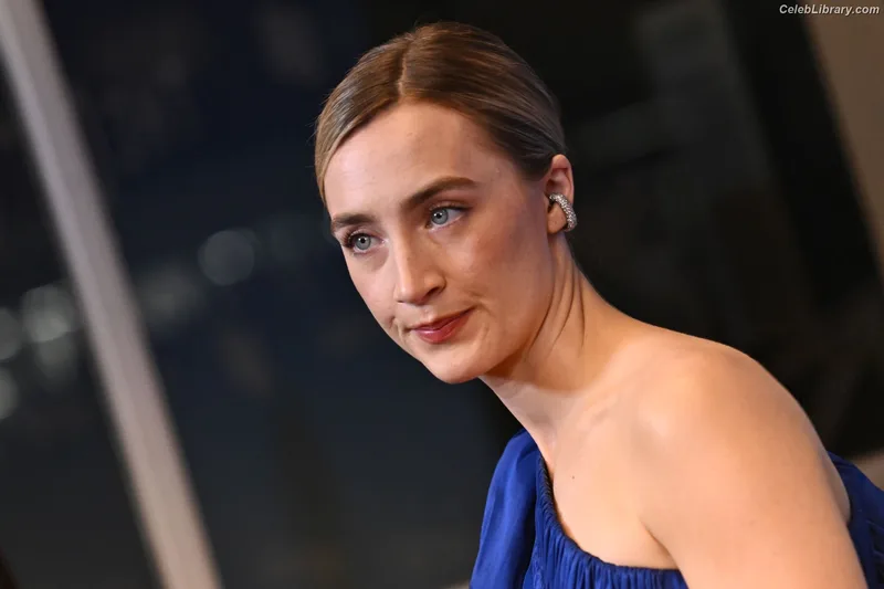 Saoirse Ronan photo 9 of 406