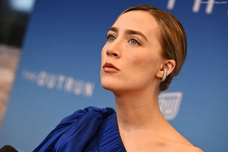 Saoirse Ronan photo 11 of 406