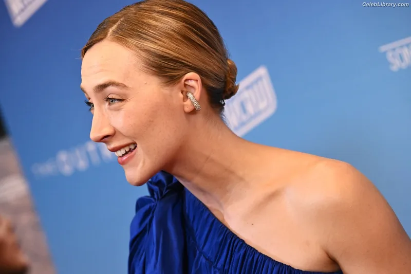 Saoirse Ronan photo 12 of 406