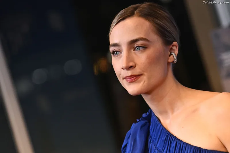Saoirse Ronan photo 13 of 406