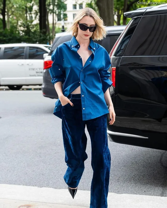 Saoirse Ronan photo 6 of 406