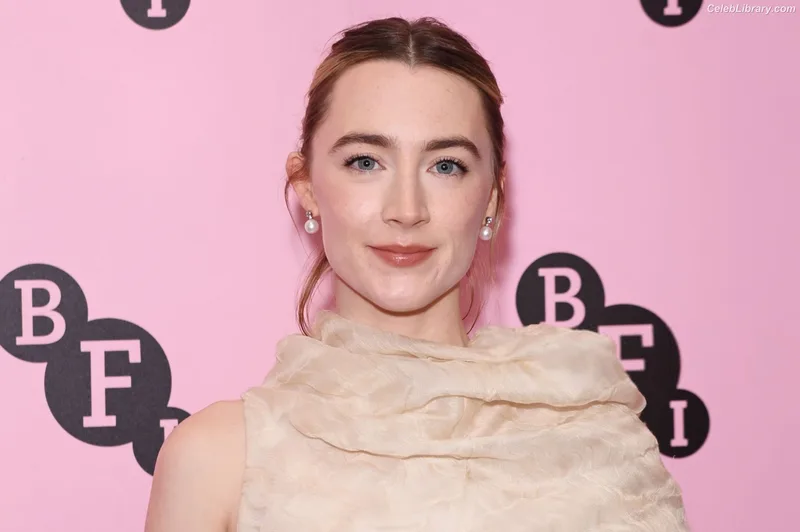 Saoirse Ronan photo 10 of 406