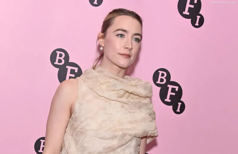 Saoirse Ronan photo 14 of 406