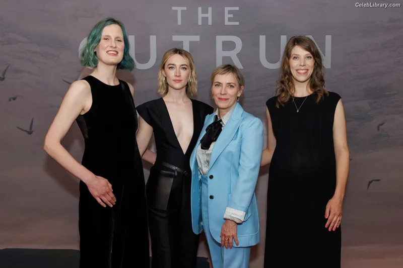 Saoirse Ronan photo 23 of 406