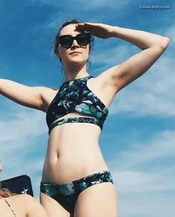 Saoirse Ronan photo 3 of 406