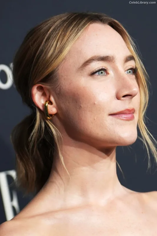 Saoirse Ronan photo 1 of 406