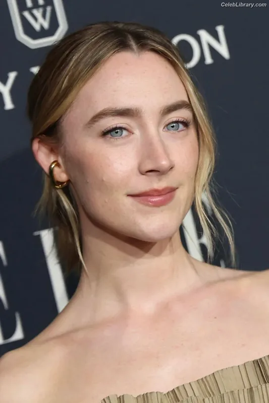 Saoirse Ronan photo 2 of 406