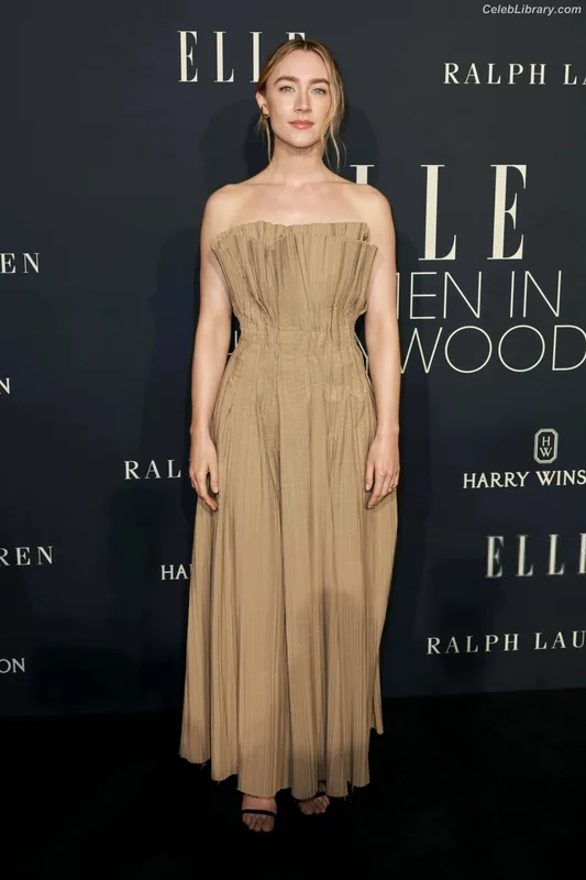 Saoirse Ronan photo 4 of 406
