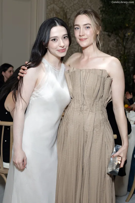 Saoirse Ronan photo 7 of 406