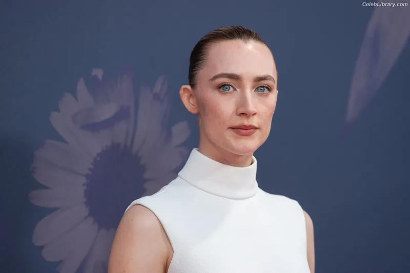 Saoirse Ronan photo 9 of 406