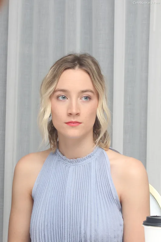 Saoirse Ronan photo 15 of 406