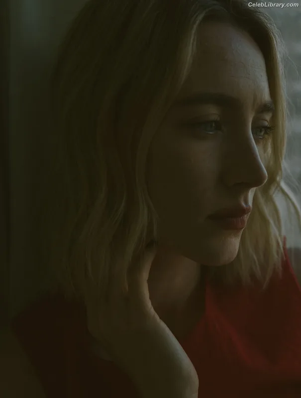 Saoirse Ronan photo 21 of 406
