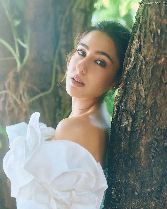 Sara Ali Khan photo 15 of 48