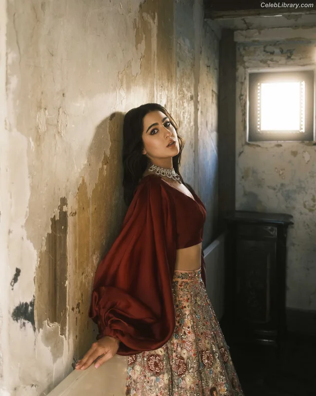 Sara Ali Khan photo 24 of 48