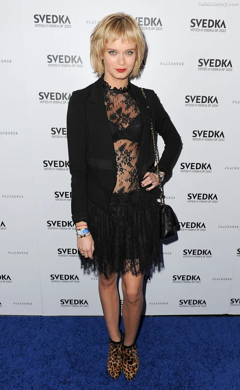 Sara Paxton photo 13 of 19