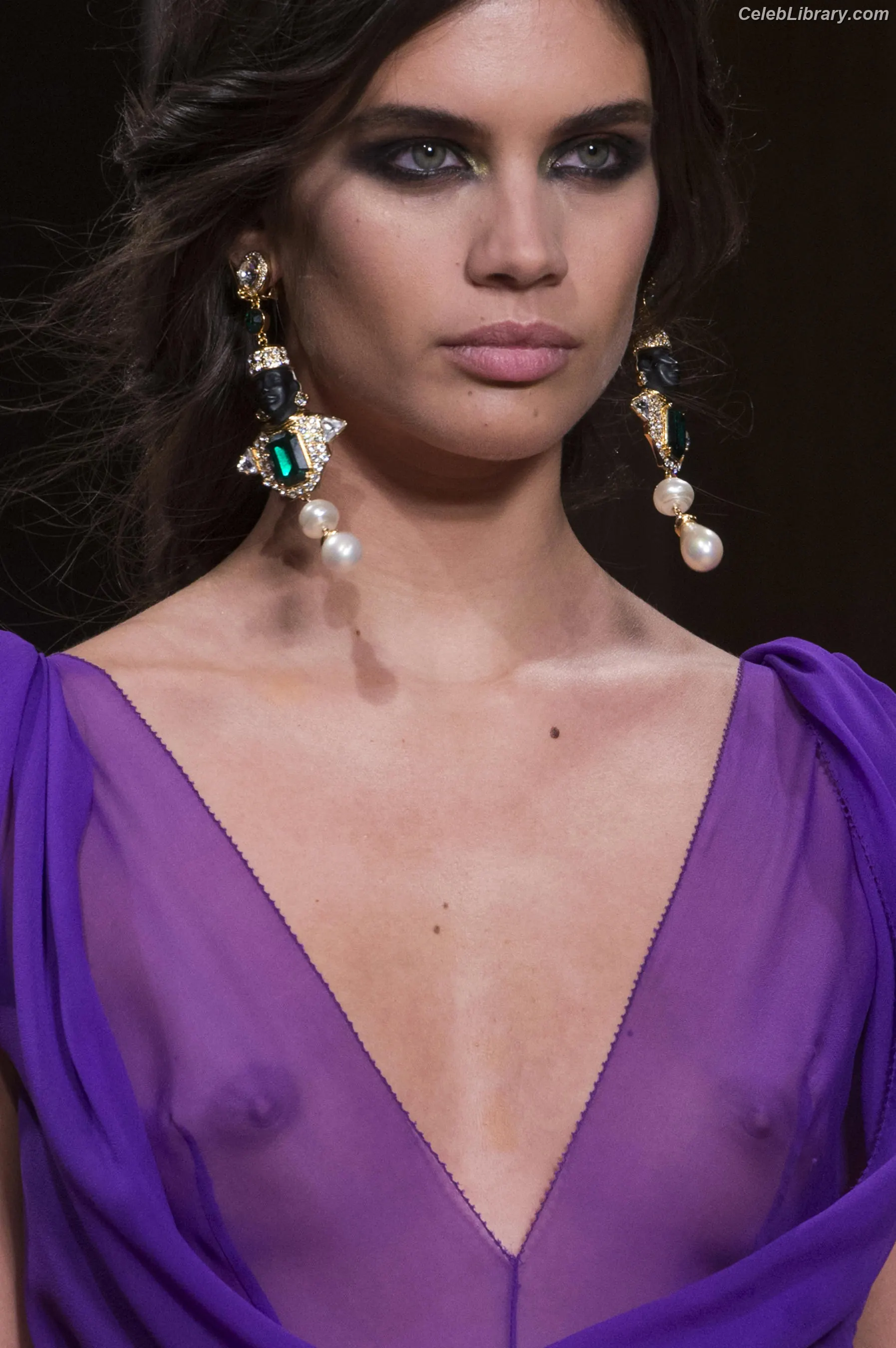 Sara Sampaio photo 21 of 489