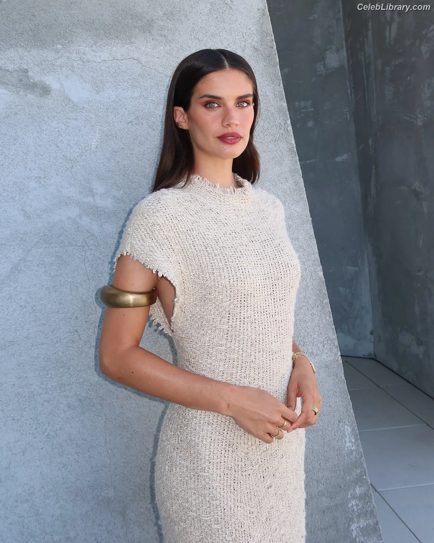 Sara Sampaio photo 12 of 489