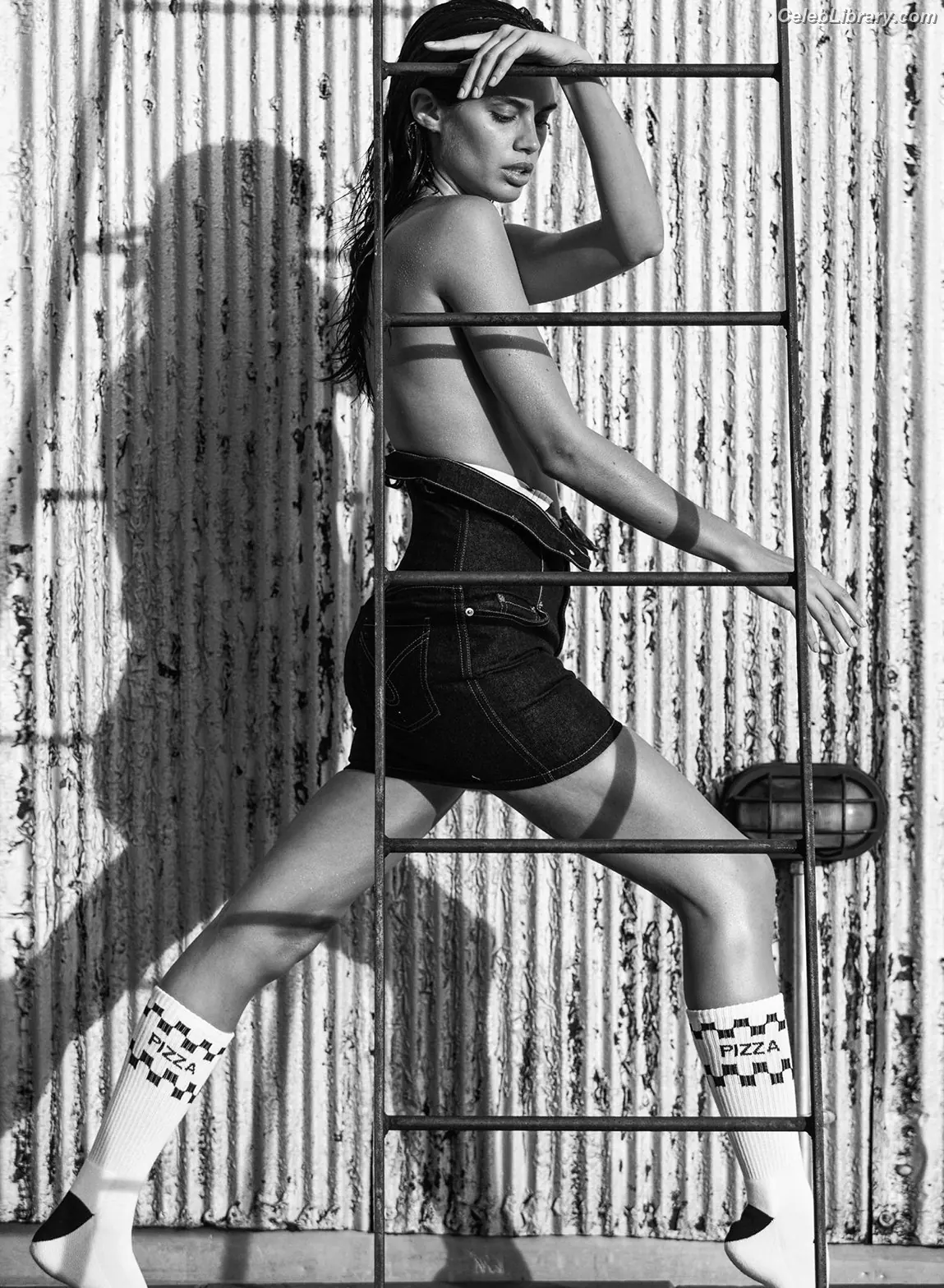 Sara Sampaio photo 22 of 489