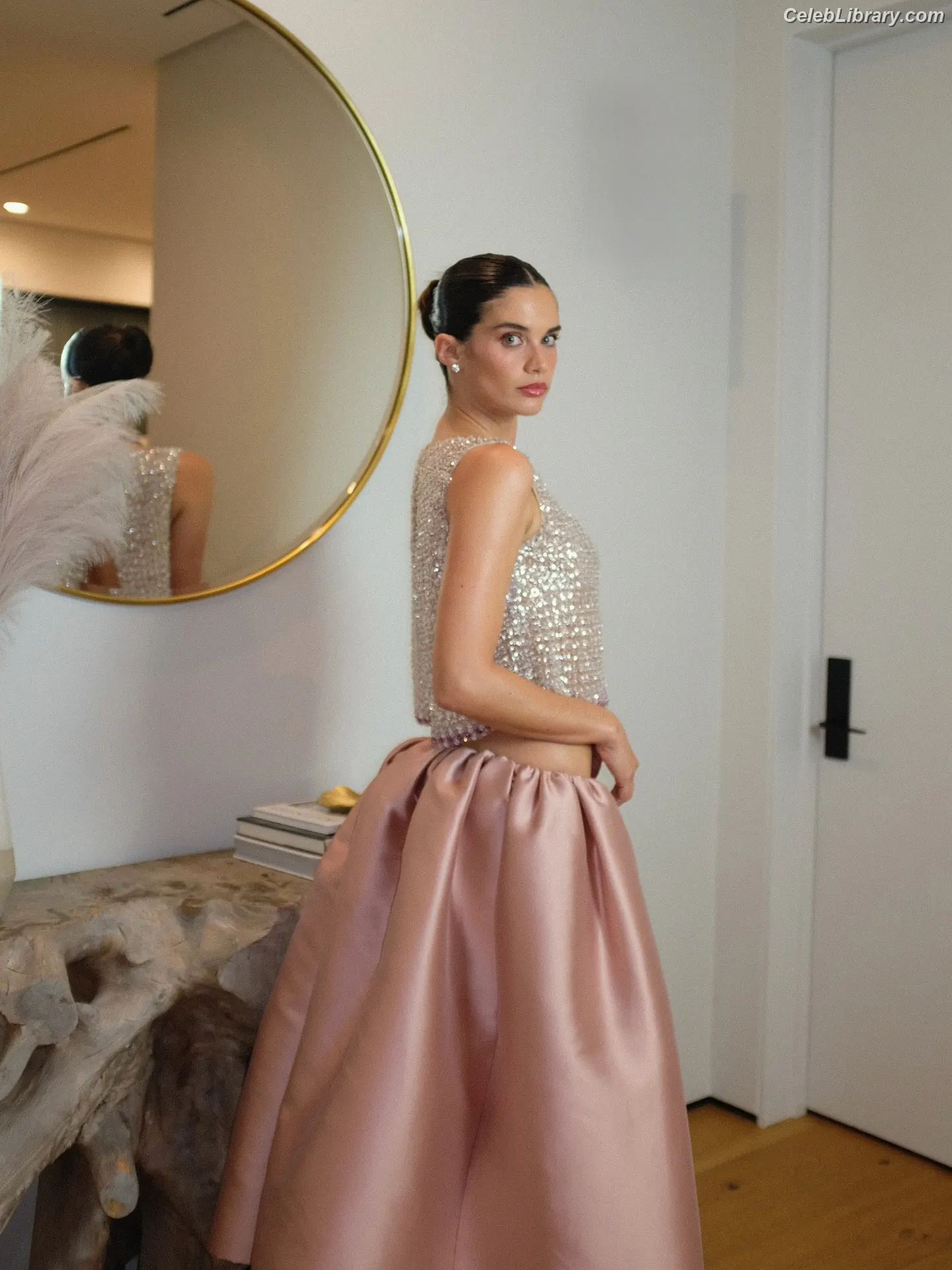 Sara Sampaio photo 15 of 489