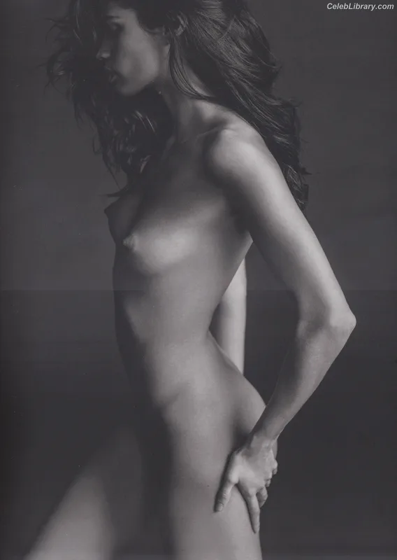 Sara Sampaio photo 2 of 488