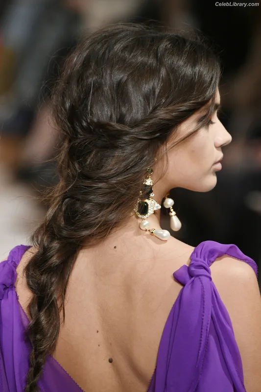 Sara Sampaio photo 10 of 488