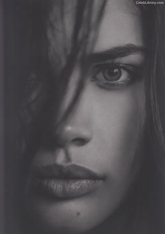 Sara Sampaio photo 12 of 488