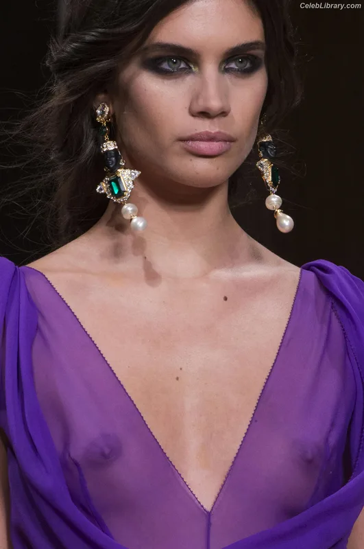 Sara Sampaio photo 20 of 488