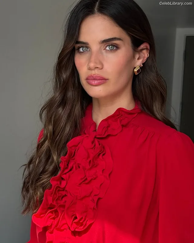 Sara Sampaio photo 9 of 488