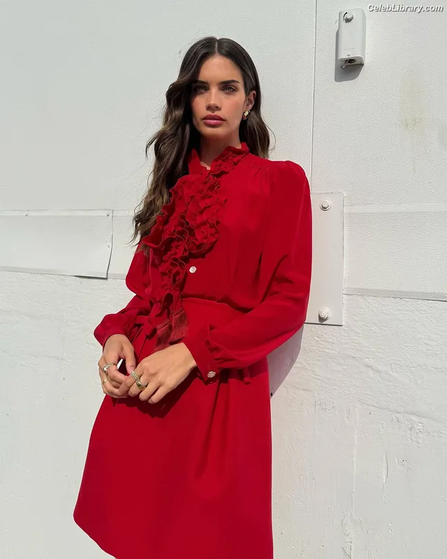Sara Sampaio photo 16 of 488